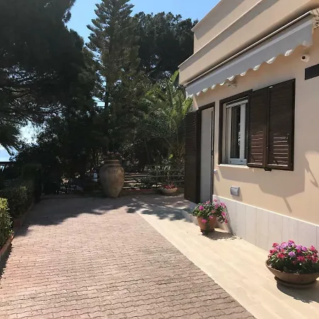 Laura Villa Cefalù