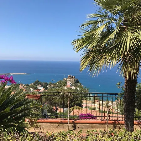 Laura Villa Cefalù